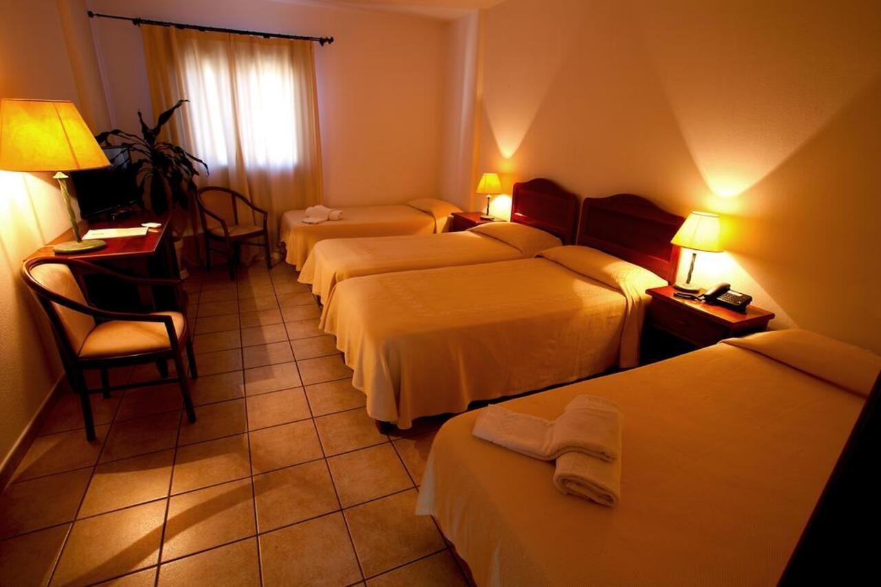 Hotel Moderno Olbia Buitenkant foto