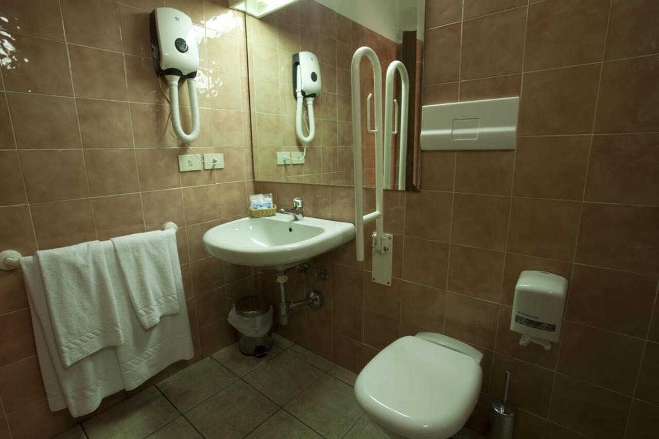 Hotel Moderno Olbia Buitenkant foto