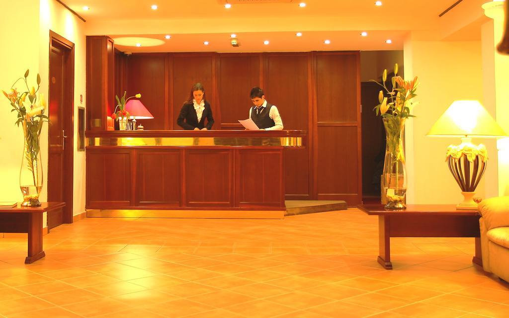 Hotel Moderno Olbia Buitenkant foto