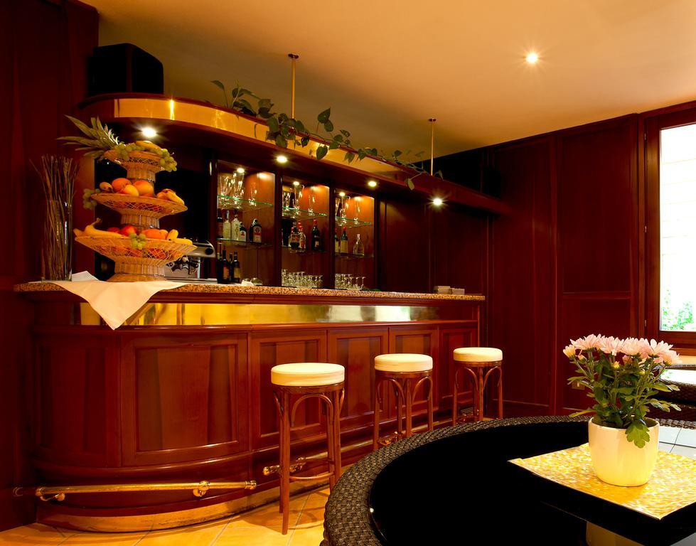 Hotel Moderno Olbia Buitenkant foto