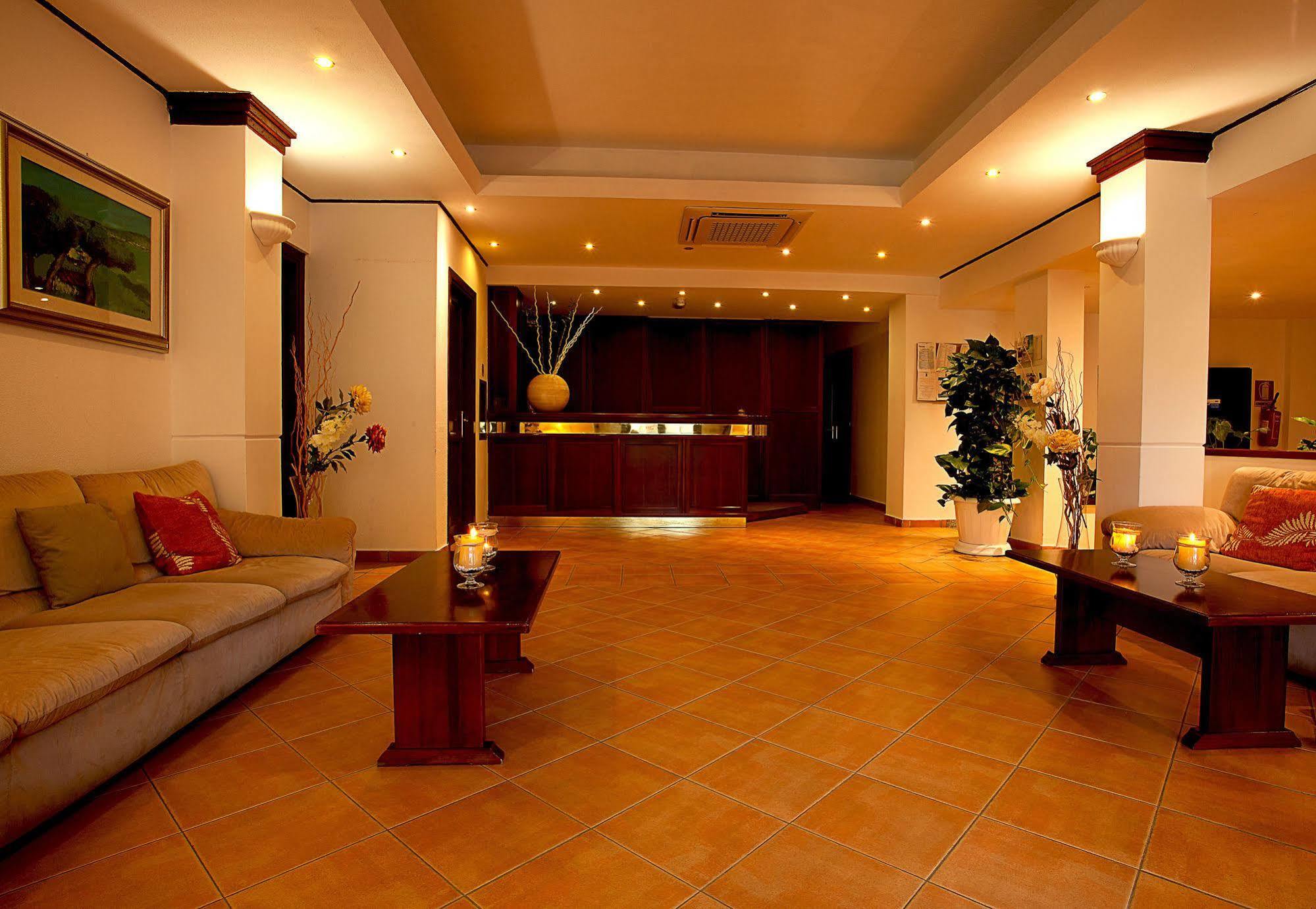 Hotel Moderno Olbia Buitenkant foto