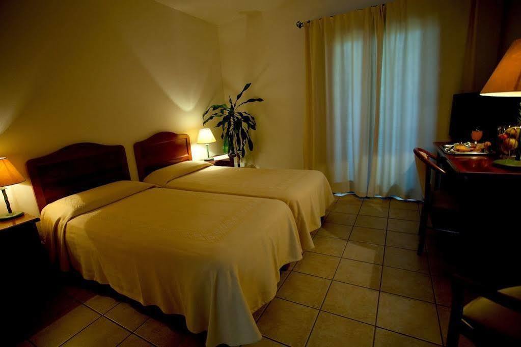Hotel Moderno Olbia Buitenkant foto
