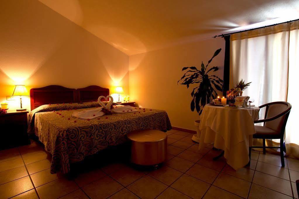 Hotel Moderno Olbia Buitenkant foto