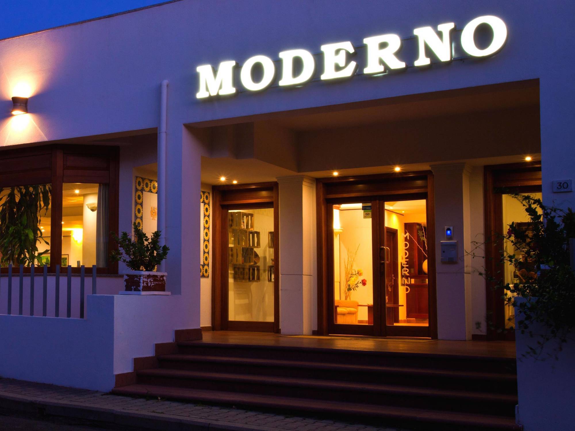 Hotel Moderno Olbia Buitenkant foto