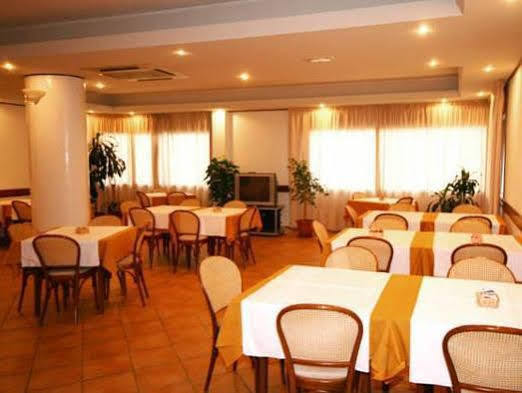 Hotel Moderno Olbia Buitenkant foto